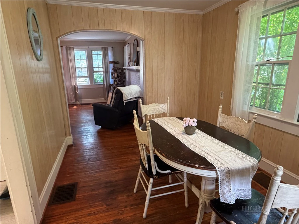 Image number 10 for the current listing
