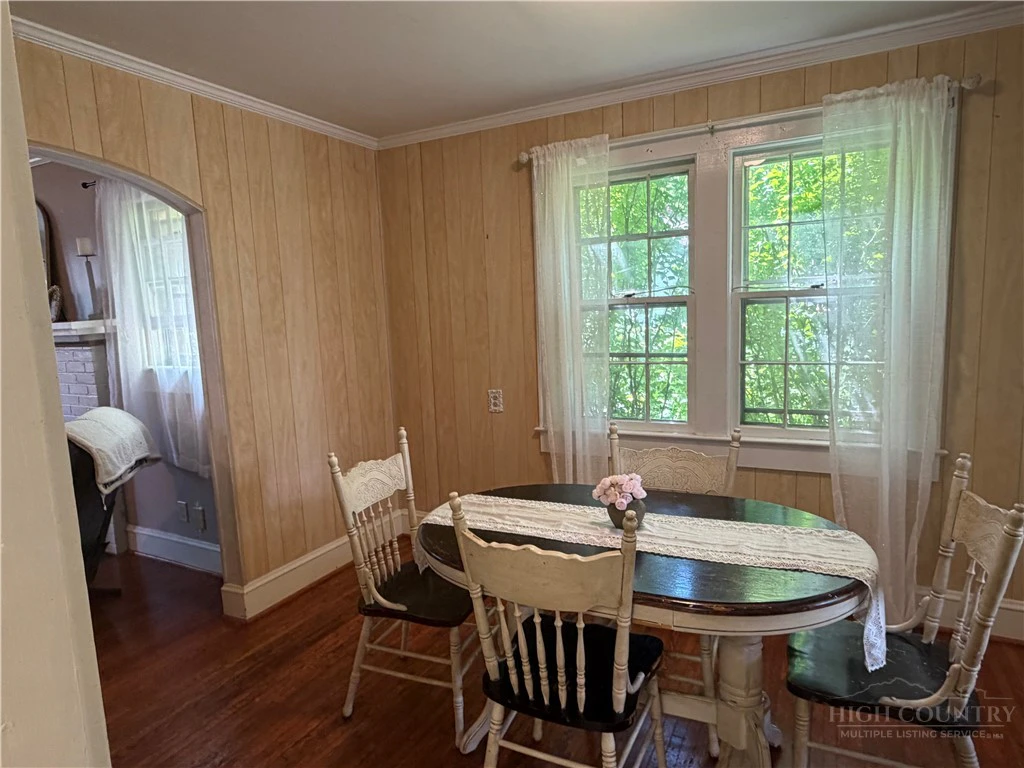 Image number 11 for the current listing