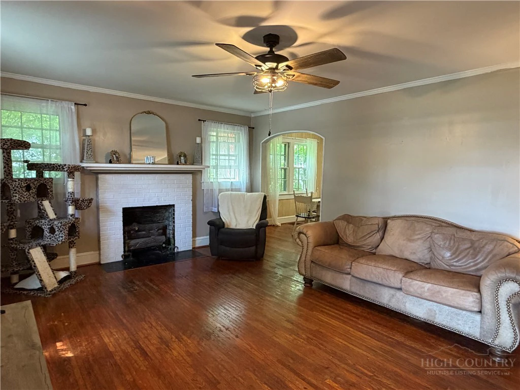 Image number 5 for the current listing