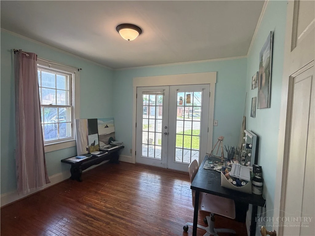 Image number 14 for the current listing
