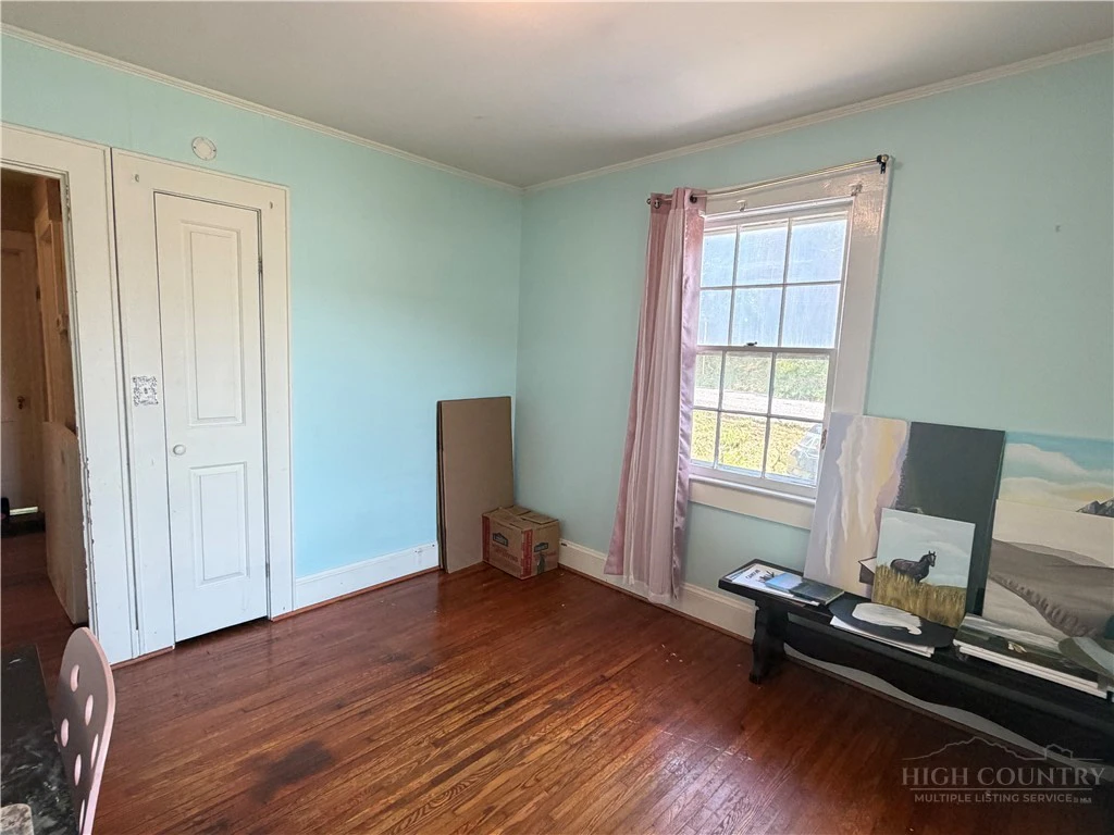 Image number 15 for the current listing