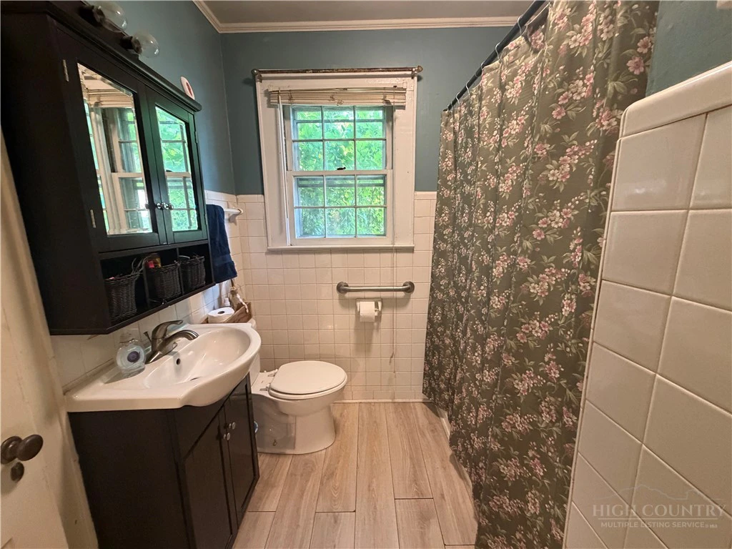 Image number 19 for the current listing