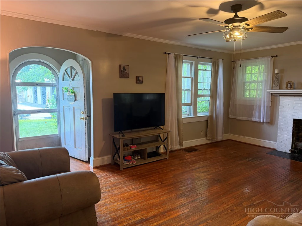 Image number 6 for the current listing