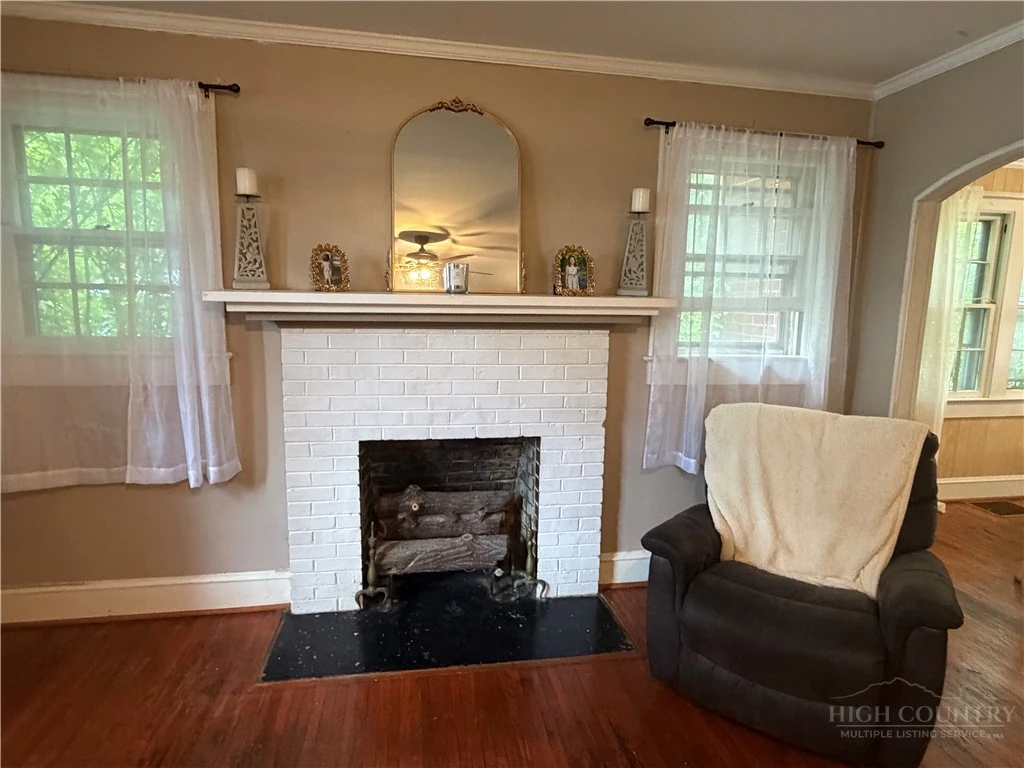 Image number 9 for the current listing