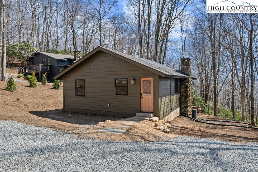 Image number 1 for the current listing