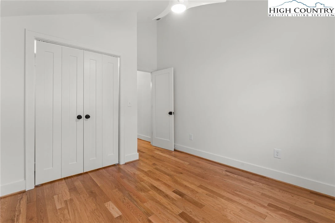 Image number 2 for the current listing