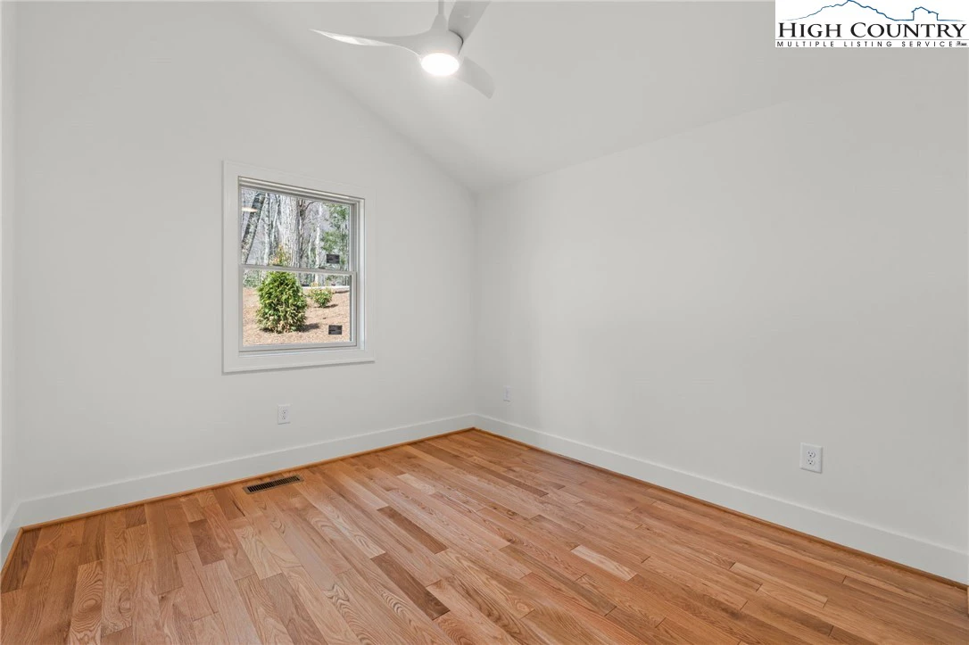 Image number 9 for the current listing