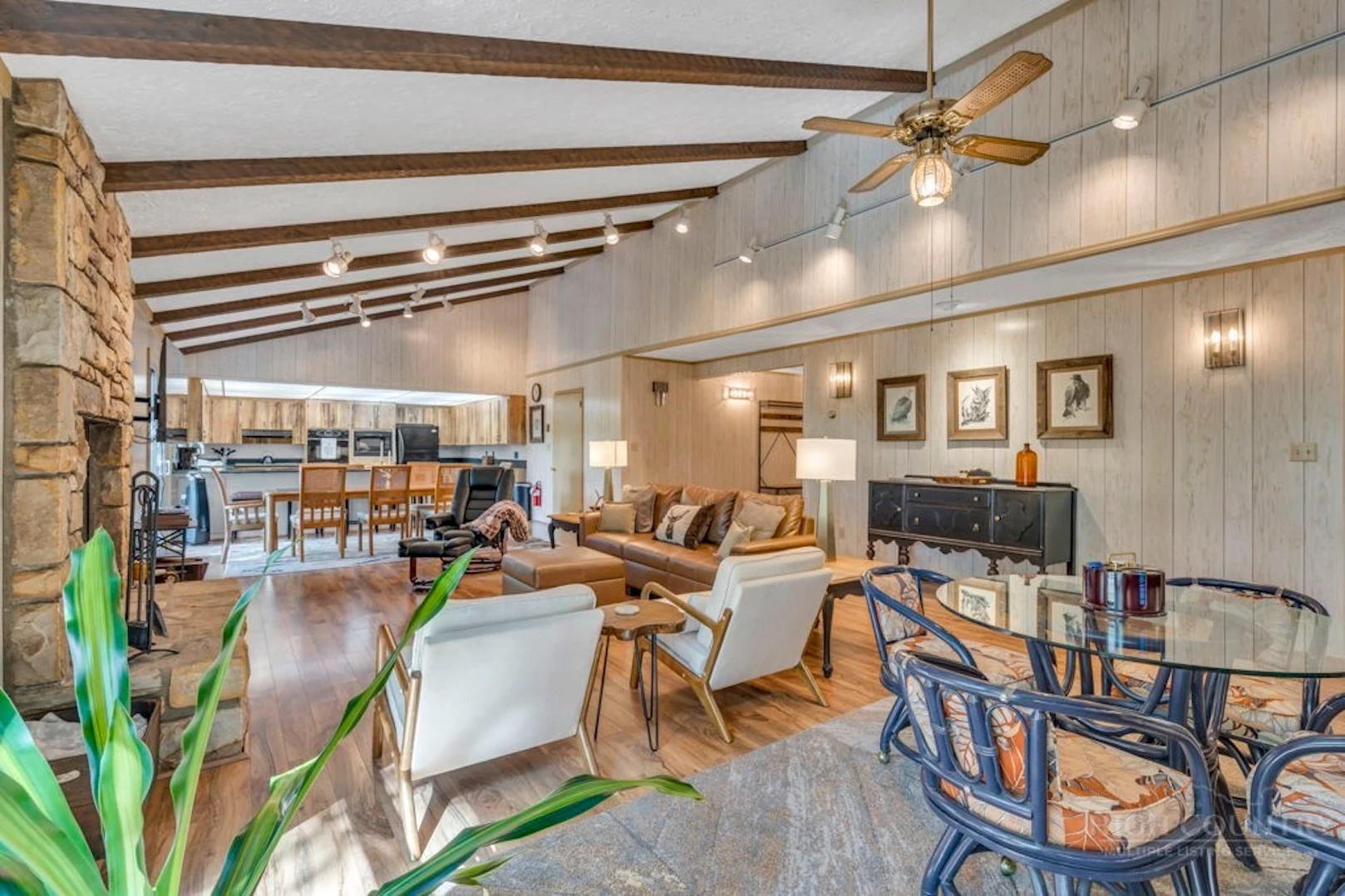 Image number 3 for the current listing