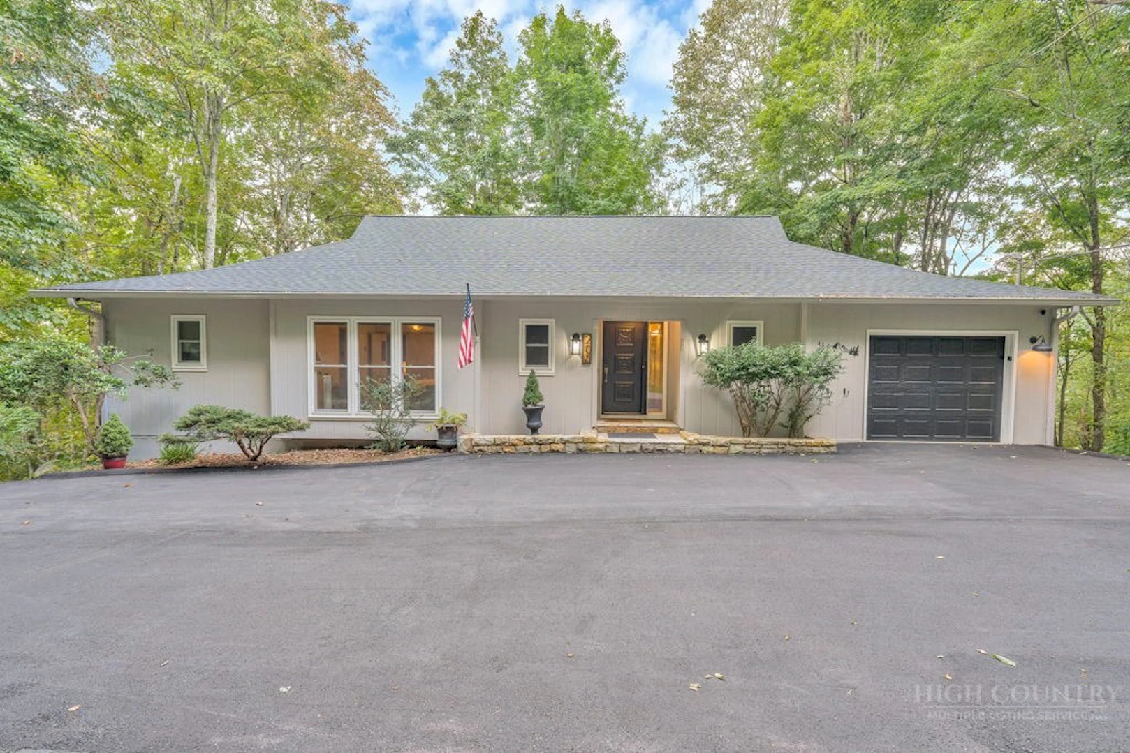 Image number 5 for the current listing