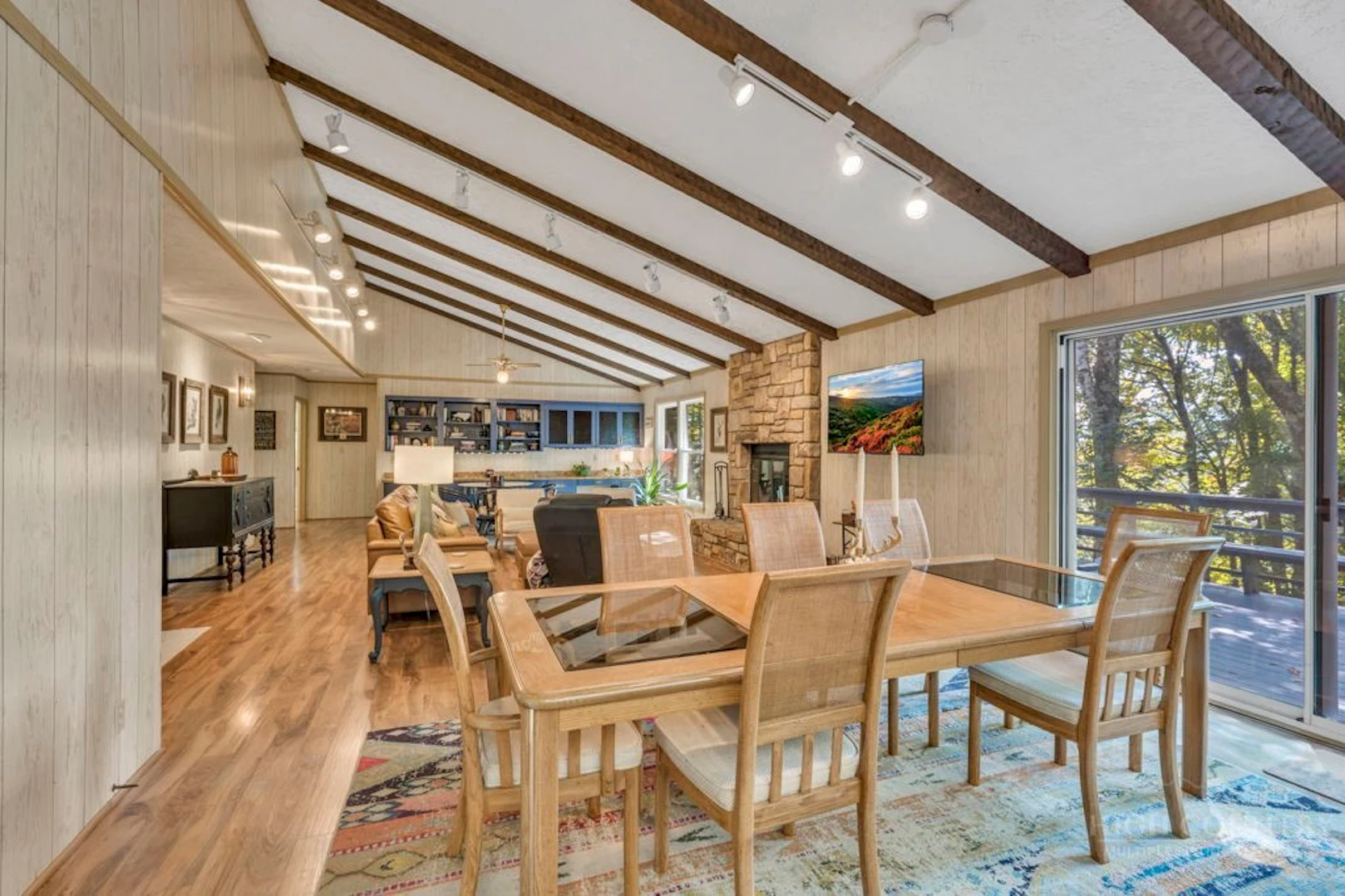 Image number 13 for the current listing