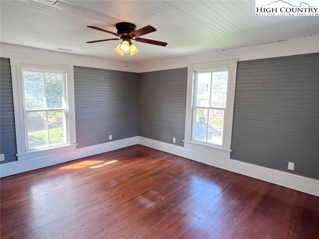Image number 12 for the current listing