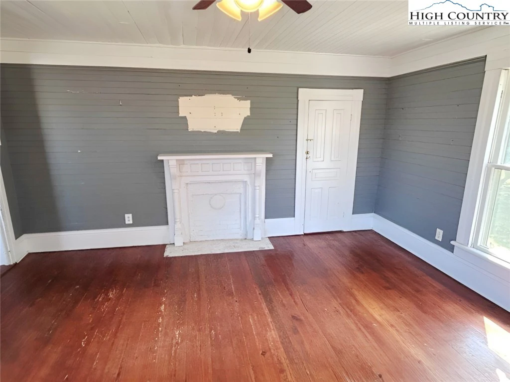 Image number 11 for the current listing