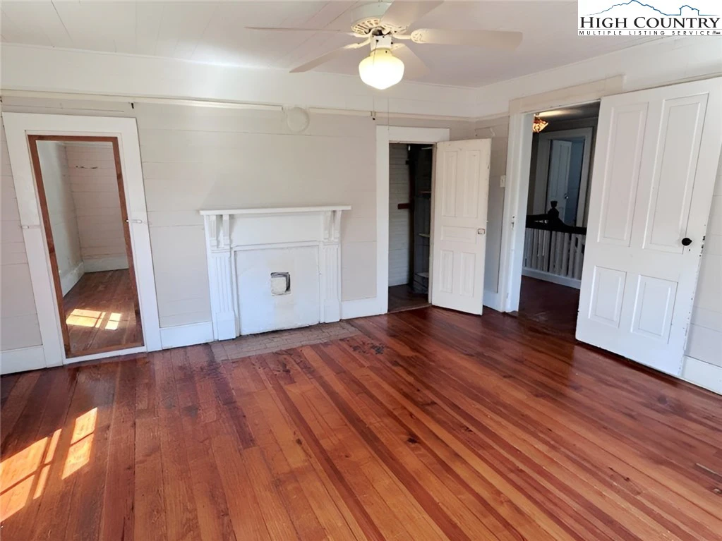Image number 9 for the current listing