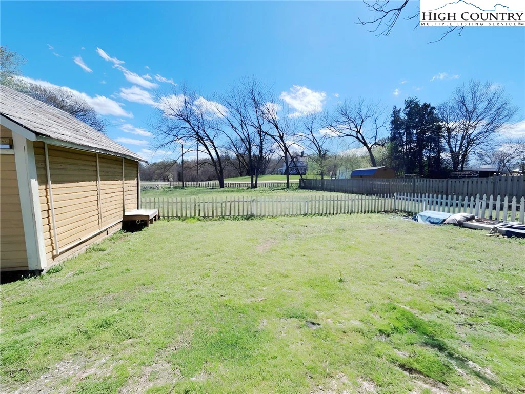 Image number 4 for the current listing