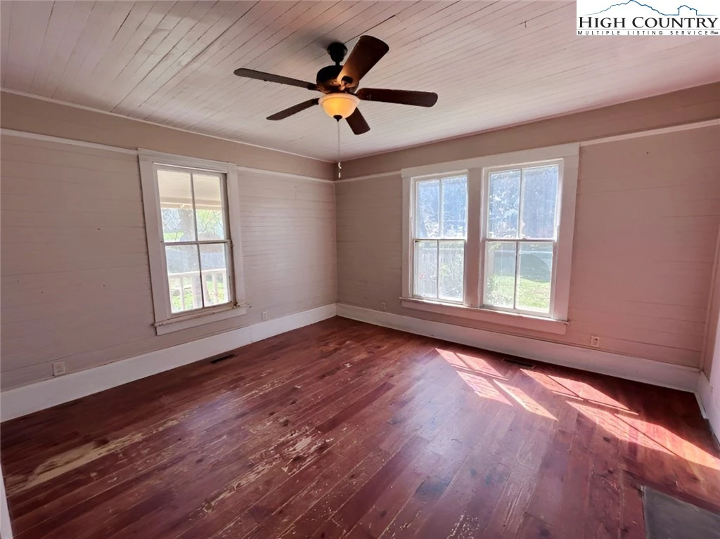 Image number 18 for the current listing