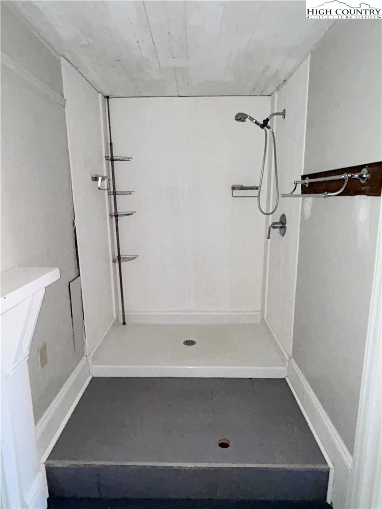 Image number 13 for the current listing