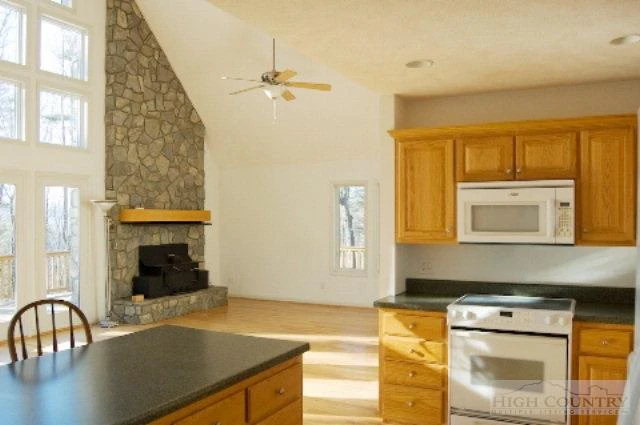 Image number 6 for the current listing