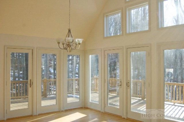 Image number 4 for the current listing