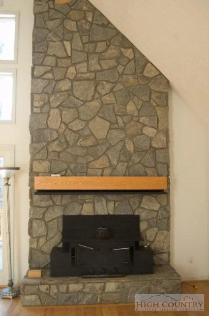 Image number 3 for the current listing