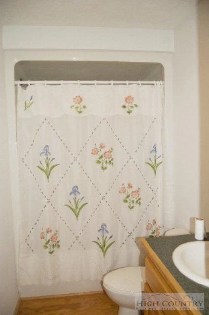 Image number 21 for the current listing