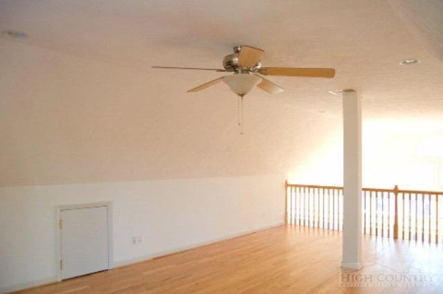 Image number 19 for the current listing