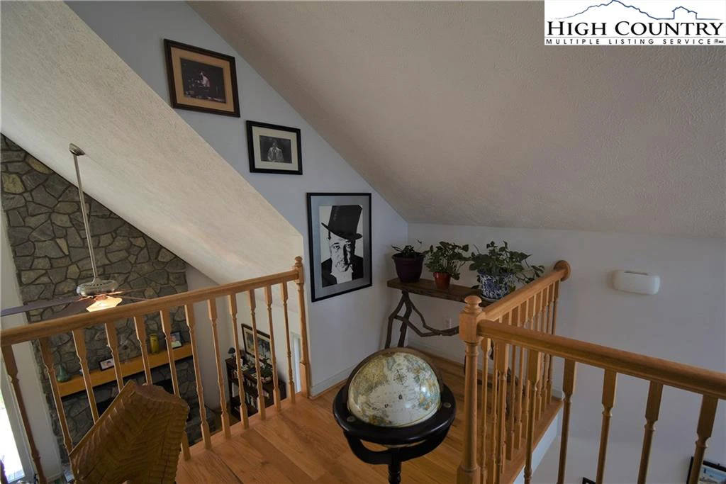 Image number 13 for the current listing