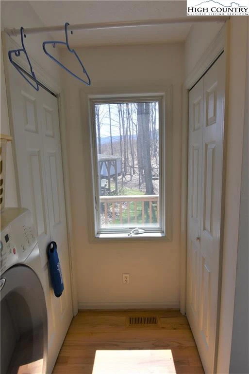 Image number 8 for the current listing
