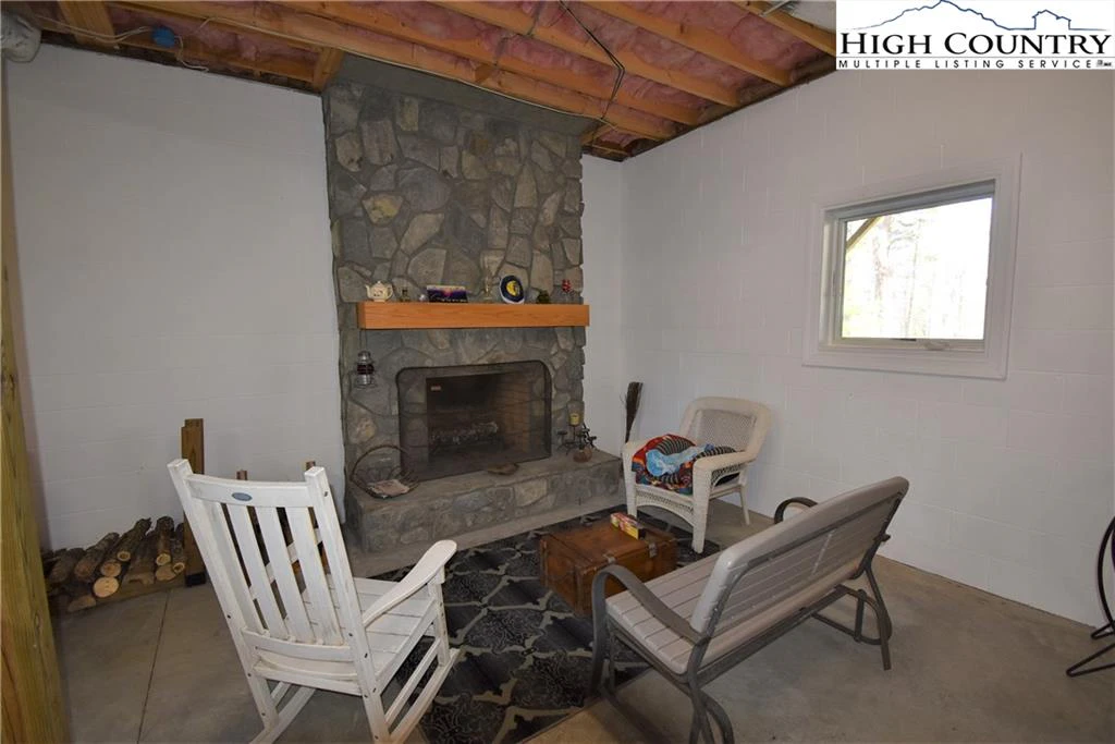 Image number 9 for the current listing