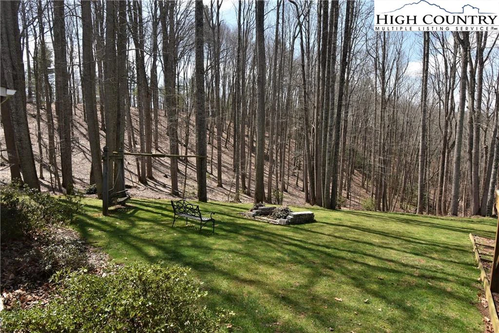 Image number 17 for the current listing