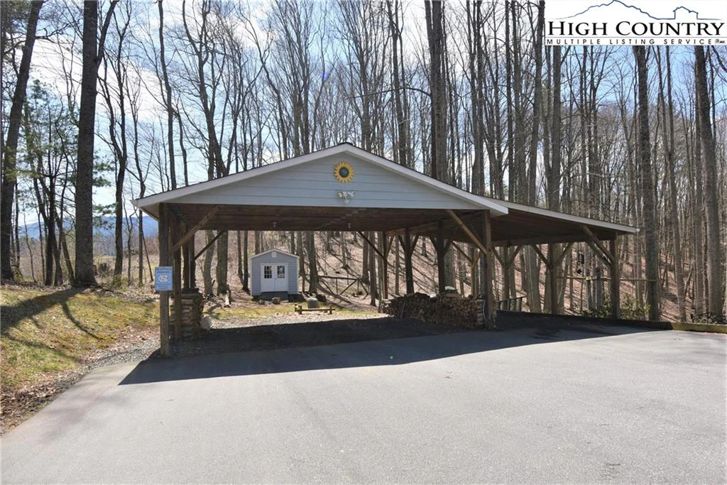 Image number 18 for the current listing