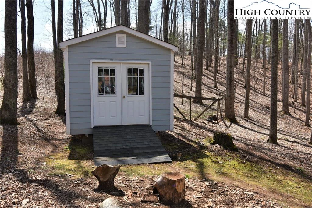Image number 19 for the current listing