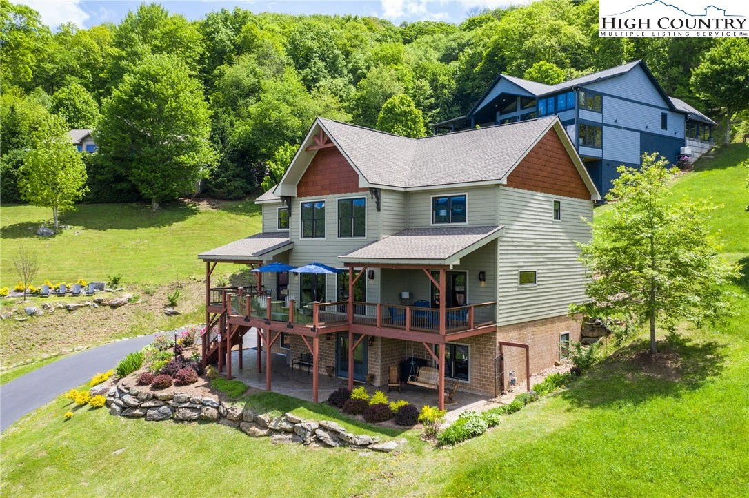 Image number 1 for the current listing