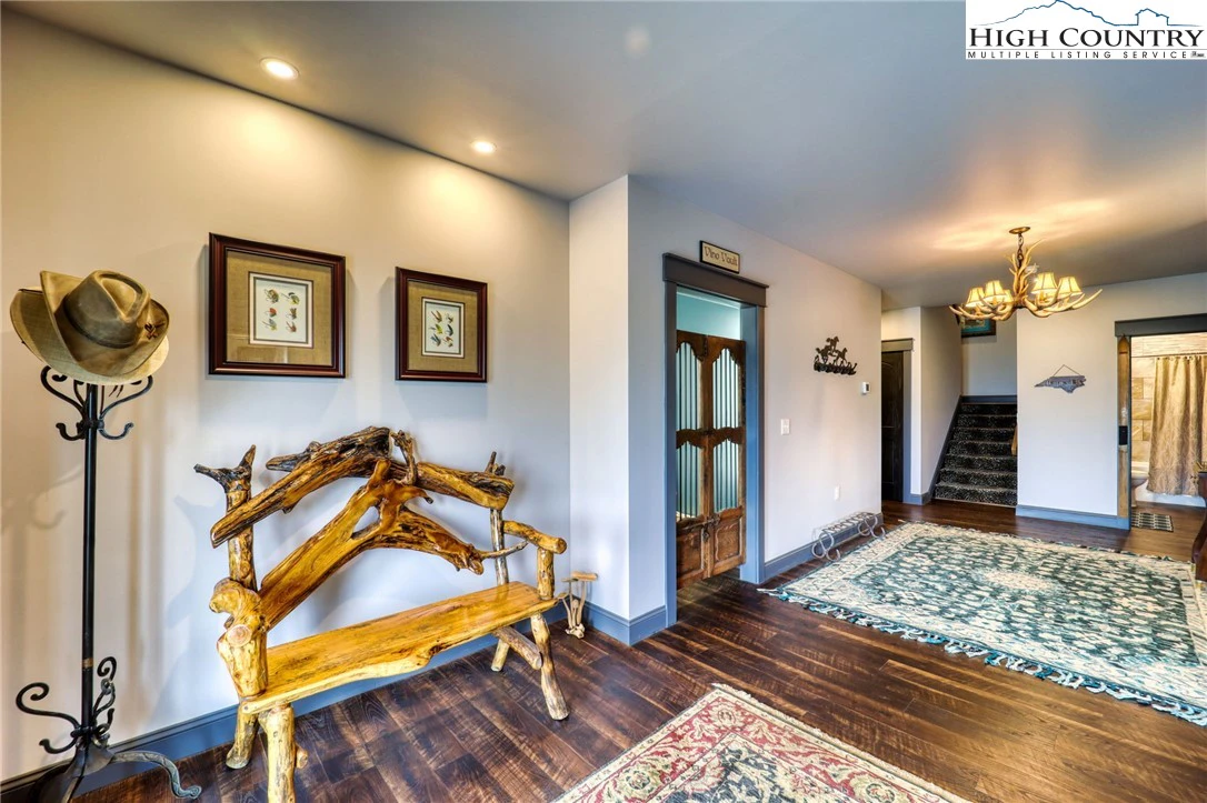 Image number 16 for the current listing