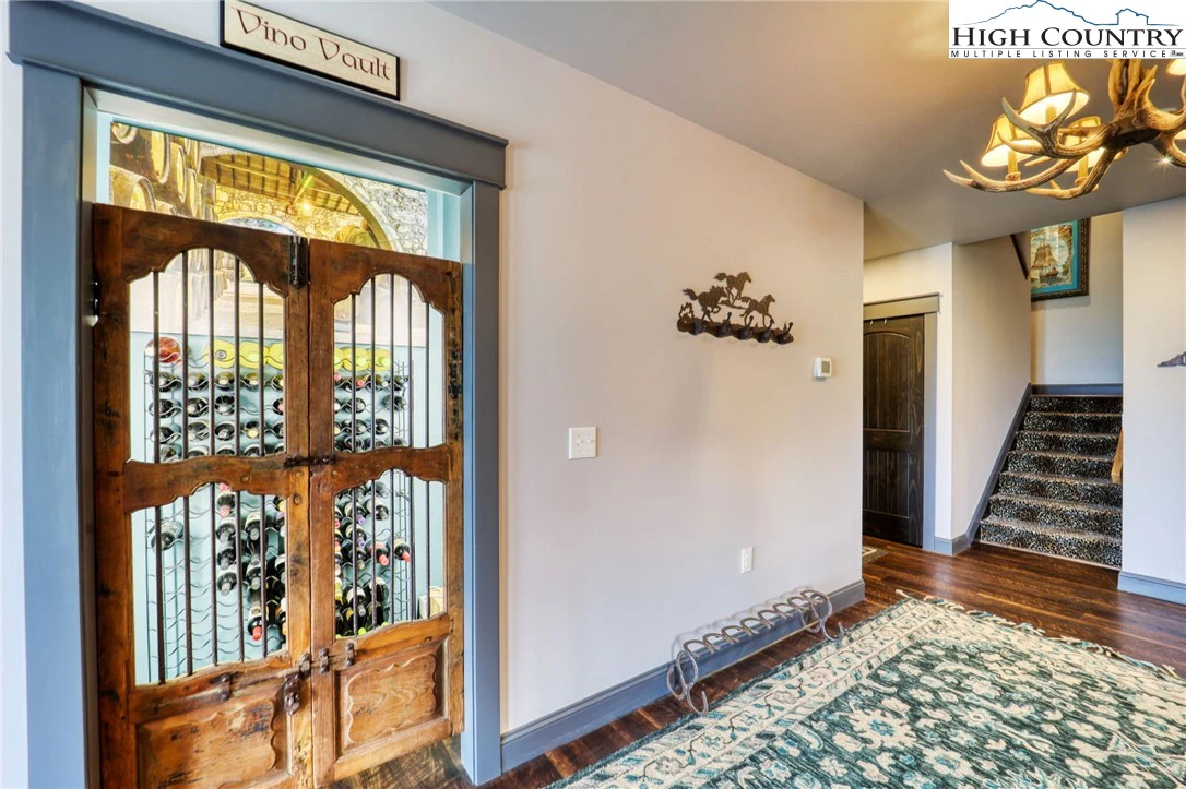 Image number 15 for the current listing