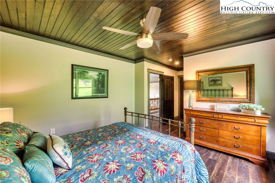 Image number 7 for the current listing