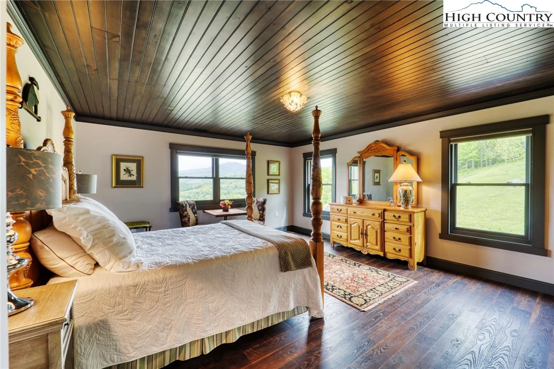 Image number 3 for the current listing