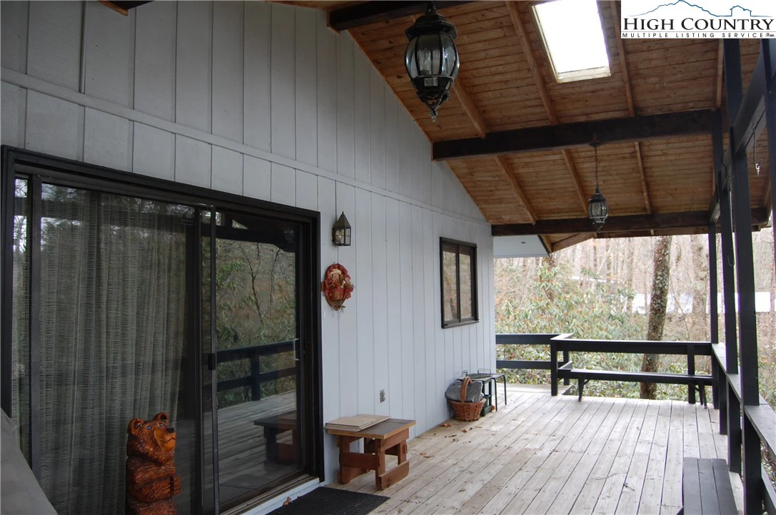 Image number 1 for the current listing