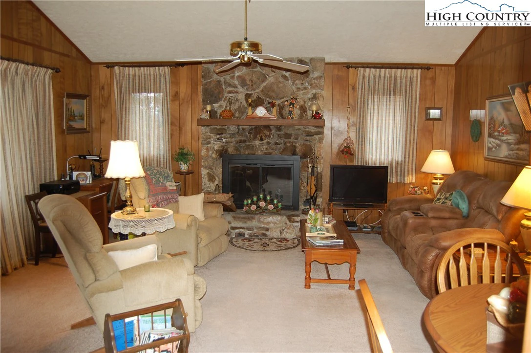 Image number 21 for the current listing