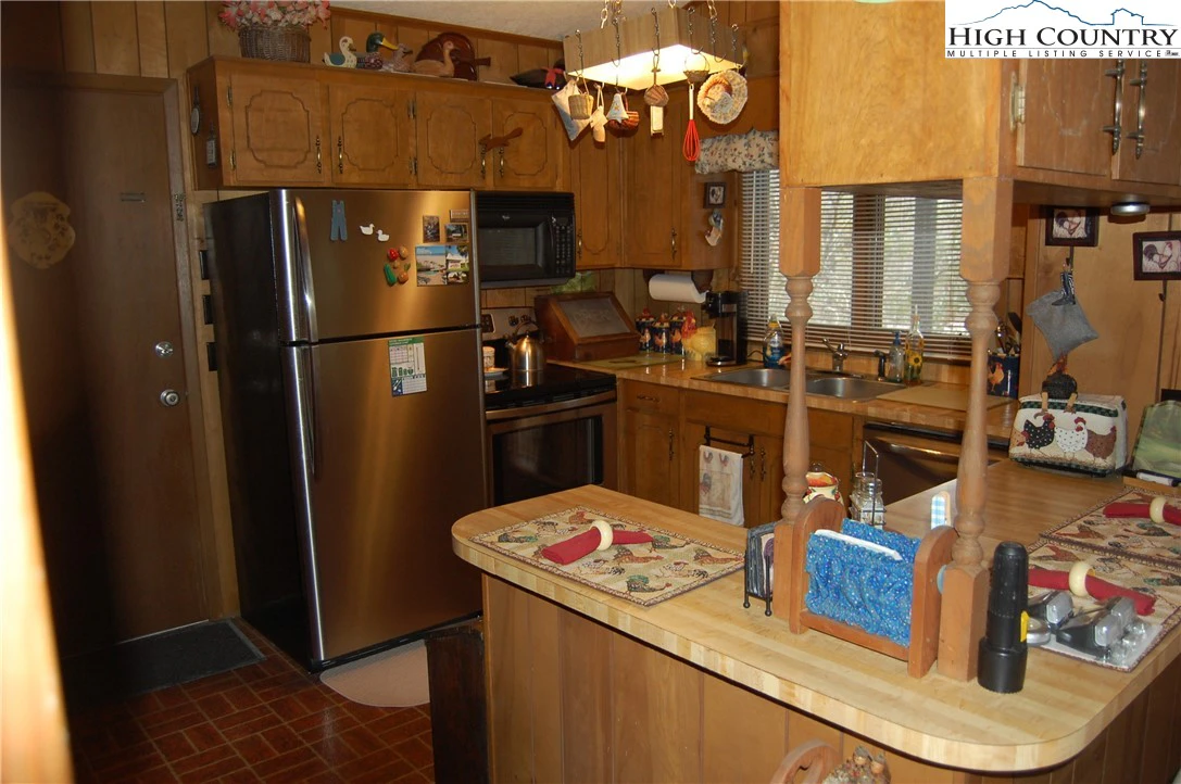 Image number 18 for the current listing