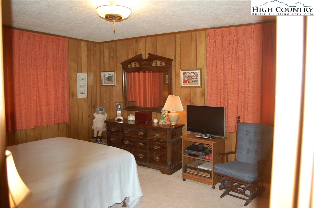 Image number 16 for the current listing
