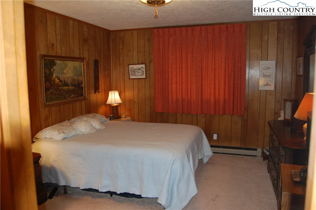 Image number 15 for the current listing