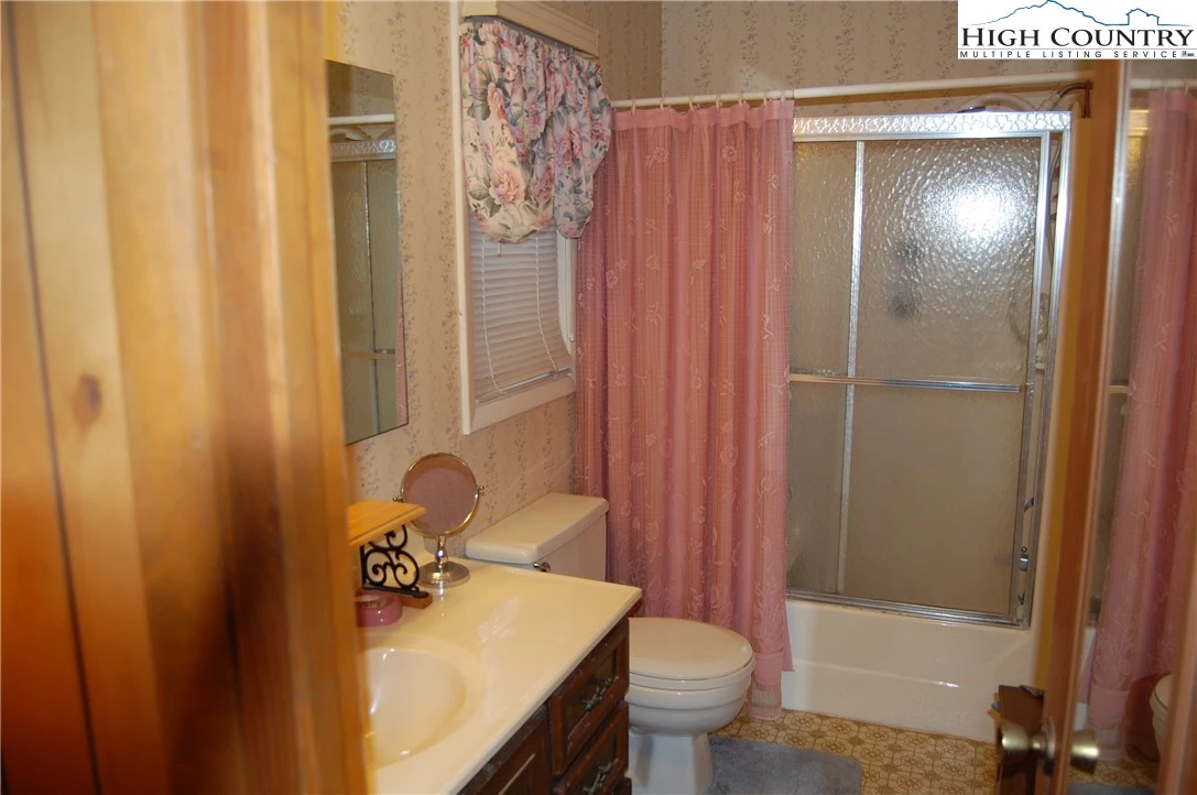 Image number 14 for the current listing