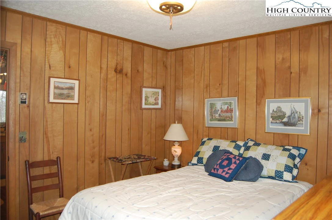 Image number 2 for the current listing