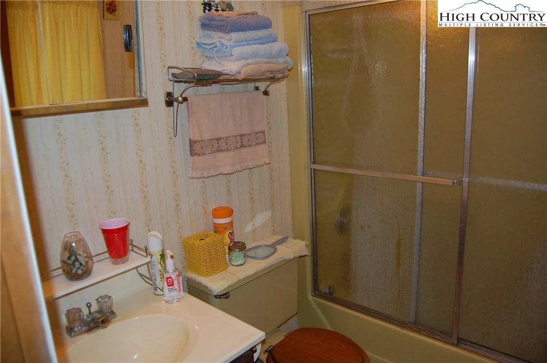 Image number 13 for the current listing