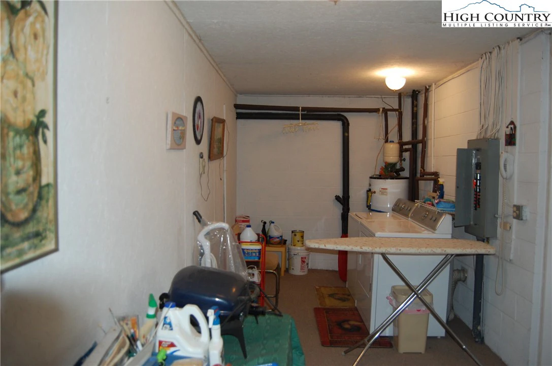 Image number 11 for the current listing