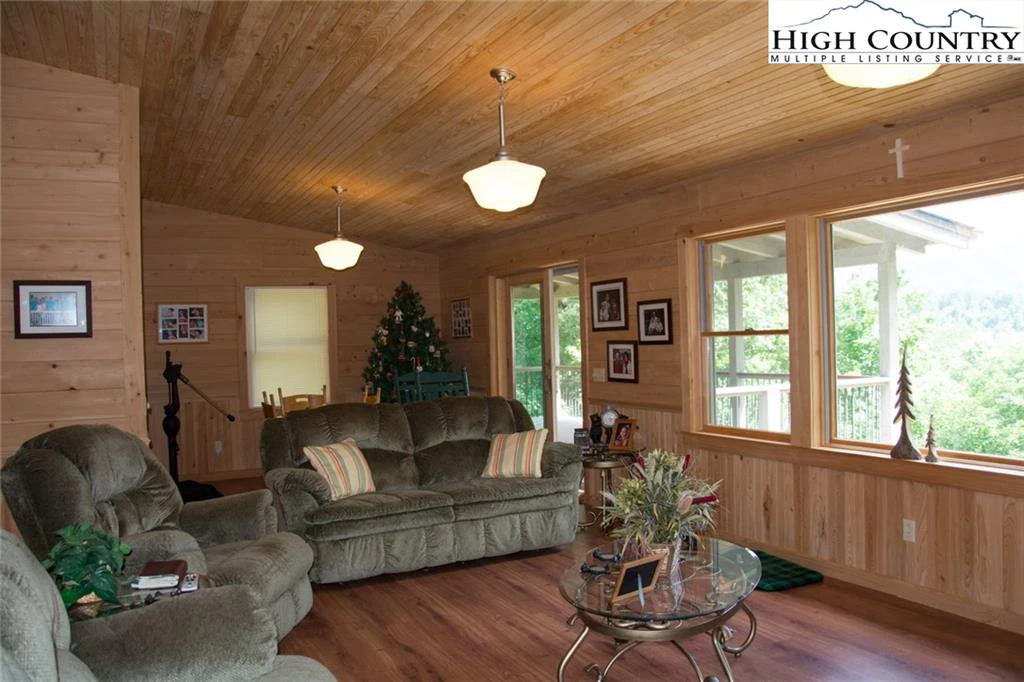 Image number 20 for the current listing