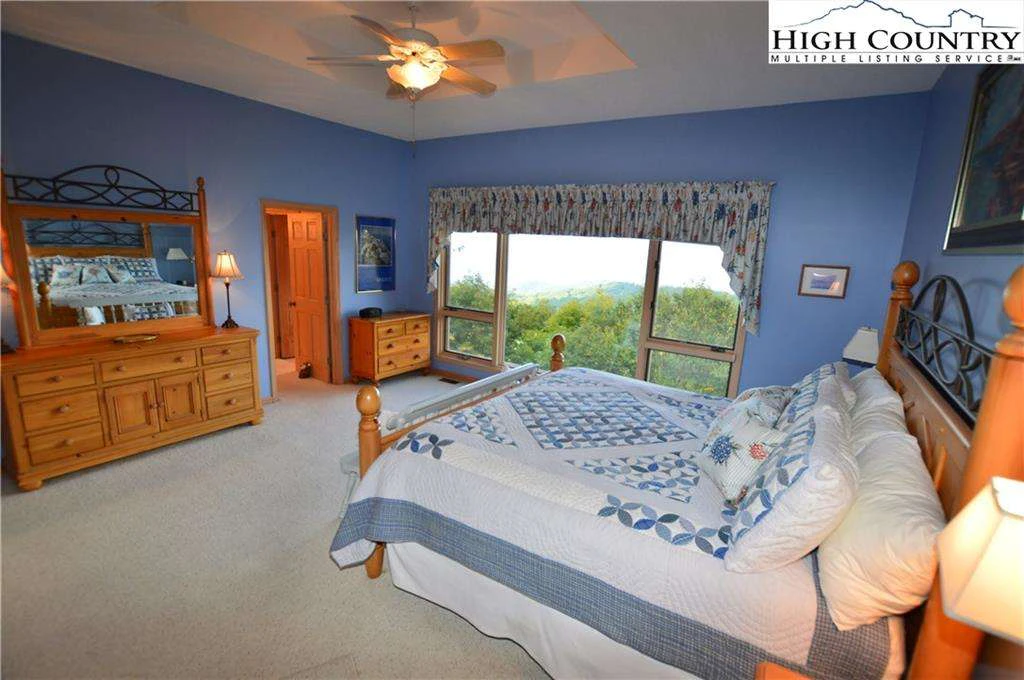 Image number 12 for the current listing