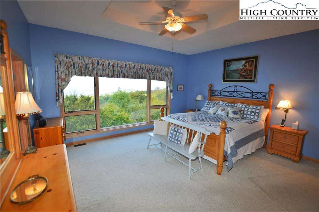 Image number 3 for the current listing