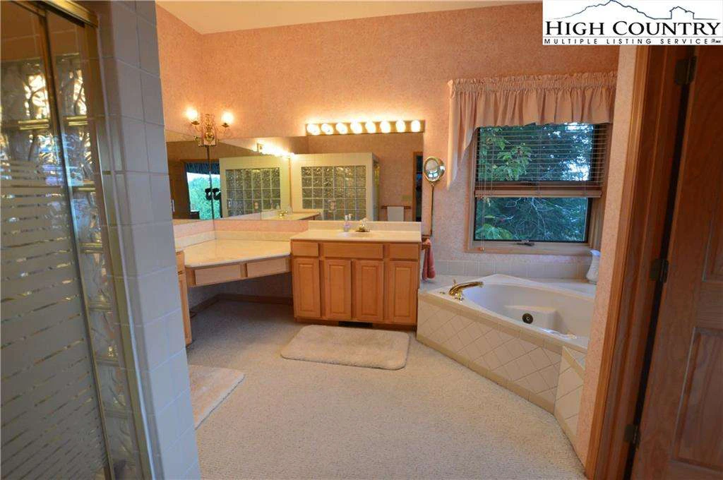 Image number 6 for the current listing