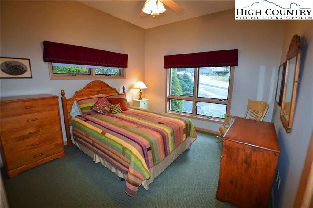 Image number 2 for the current listing